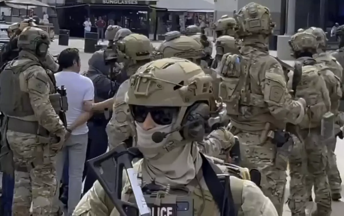 A group of people in military uniformsAI-generated content may be incorrect.